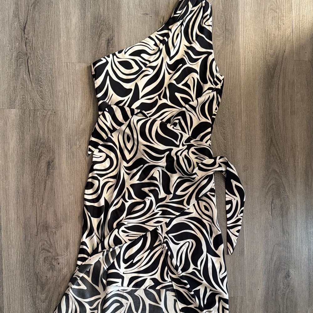 Donna Morgan Black and White One-Shoulder Dress